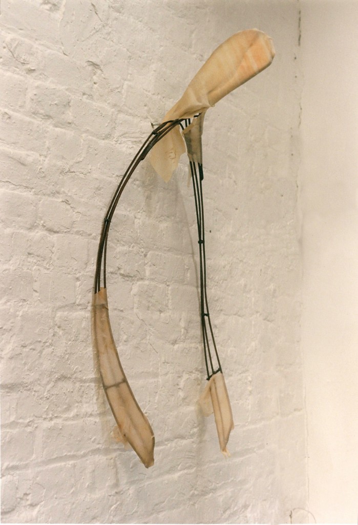 Wishbone II, 1992. 127 x 51 cm [50 x 20in]. Metal and Latex.